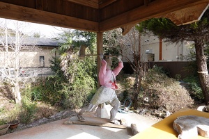 01314 statue of guy swinging a mallet v1