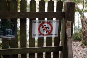 09230 do not climb on fence v1