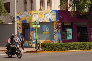 01239 inka kola ad on storefront v1