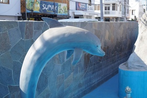 02353 bottlenose dolphin sculpture