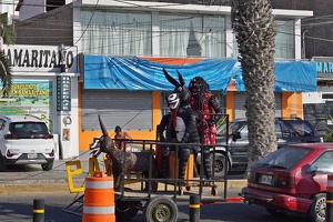 02362 mascots in a trailer v1