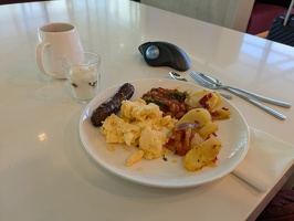 20250519 214109607 airnz lounge breakfast