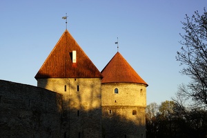 03580 wall and two towers v1