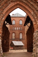 03819 arch looking in v1