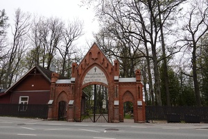 02979 peettri cemetary gate v1