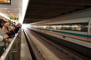 04693 photographing the maglev v1