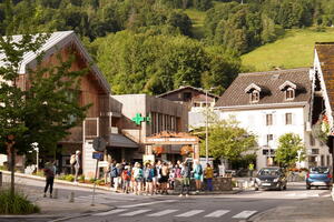 07796 crowds in les houches v1