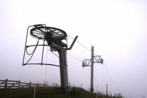 07803 bullwheel bellevue in the fog v1