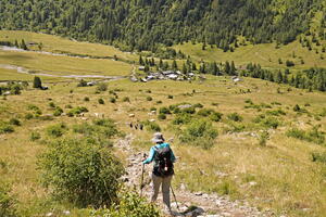 07883 descending to the buildings v1