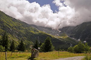 07909 clouds descending v1