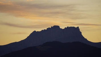 08056 mountains at sunrise v1