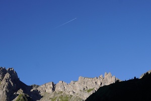 08067 peaks and contrail v1