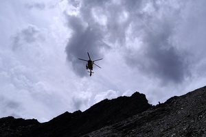 08217 helo approaching v1