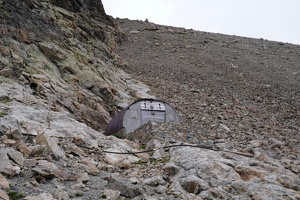 08280 shelter near the refuge v1