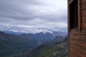 08286 refuge and mountains v1