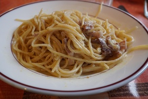 08308 food spaghetti and lardons