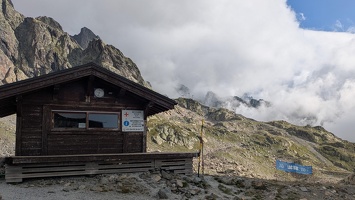 20250801 073302265 cabin way to lac blanc v1